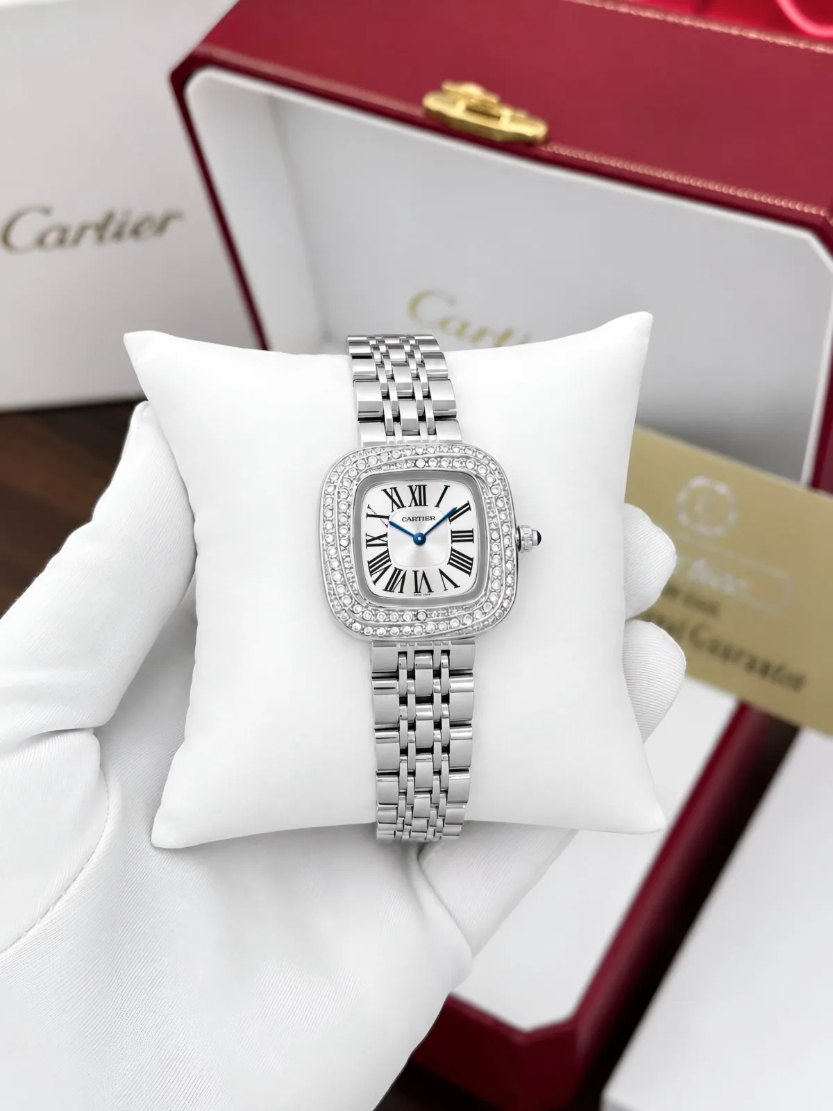 Iconic curves, timeless luxury — Coussin de Cartier Women's Live